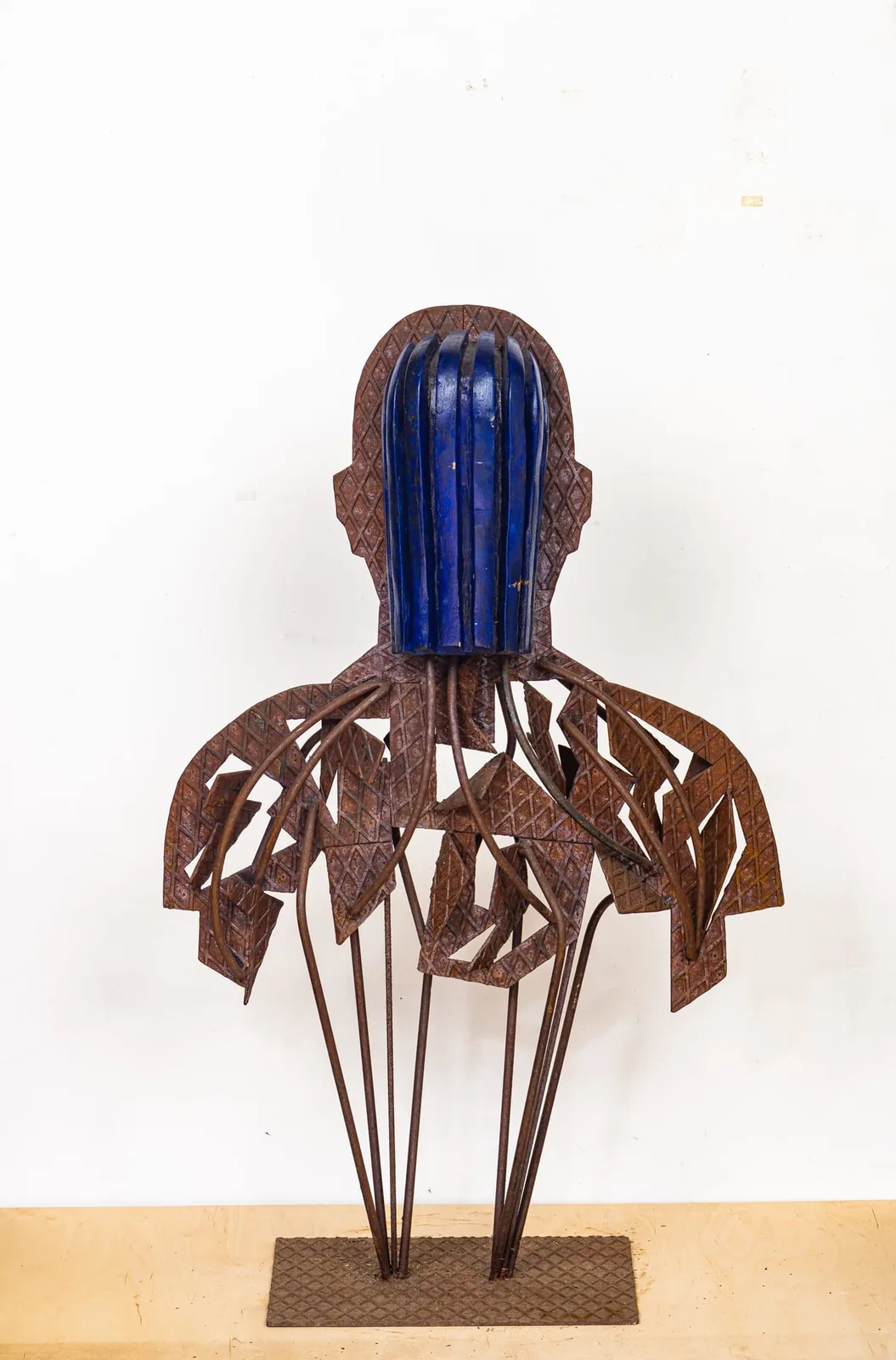 Buste Laréole — sculpture en acier et bois — 2015